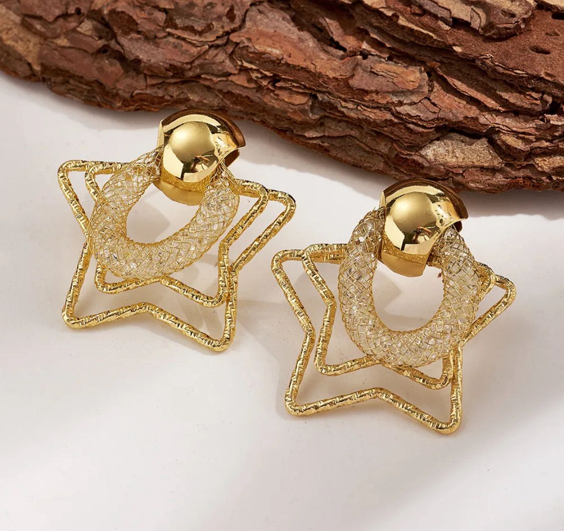 Aretes dorados estrella con circonias en malla
