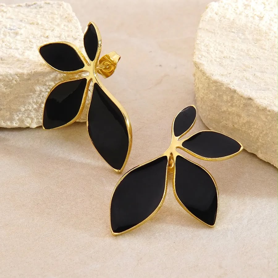 Aretes dorados bipticos esmaltado negro