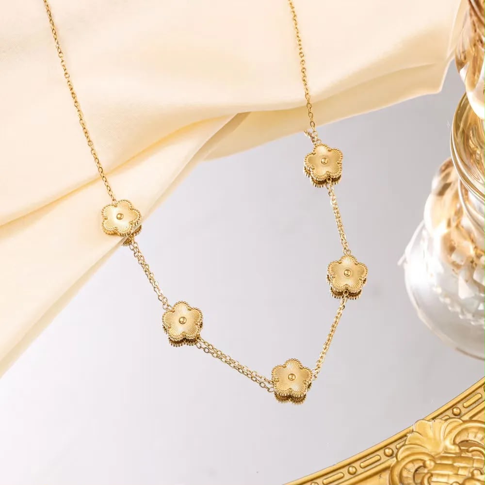 Collar dorado guía de flores de 5 pétalos Van Cleef