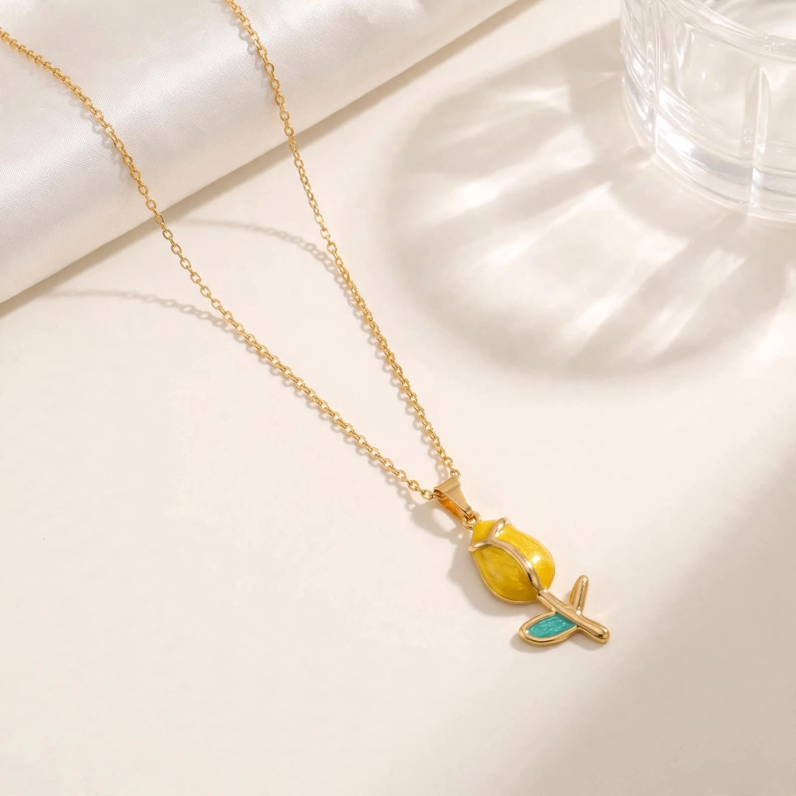 Collar dorado cadena de costura tulipán amarillo esmaltado